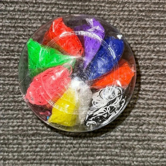 NEW The Original Rainbow Loom Kit Mega Bucket Ages 7+ ‼️TOY OF THE YEAR 2014‼️ - Picture 3 of 4